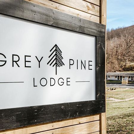 Grey Pine Lodge Waynesboro Exterior photo