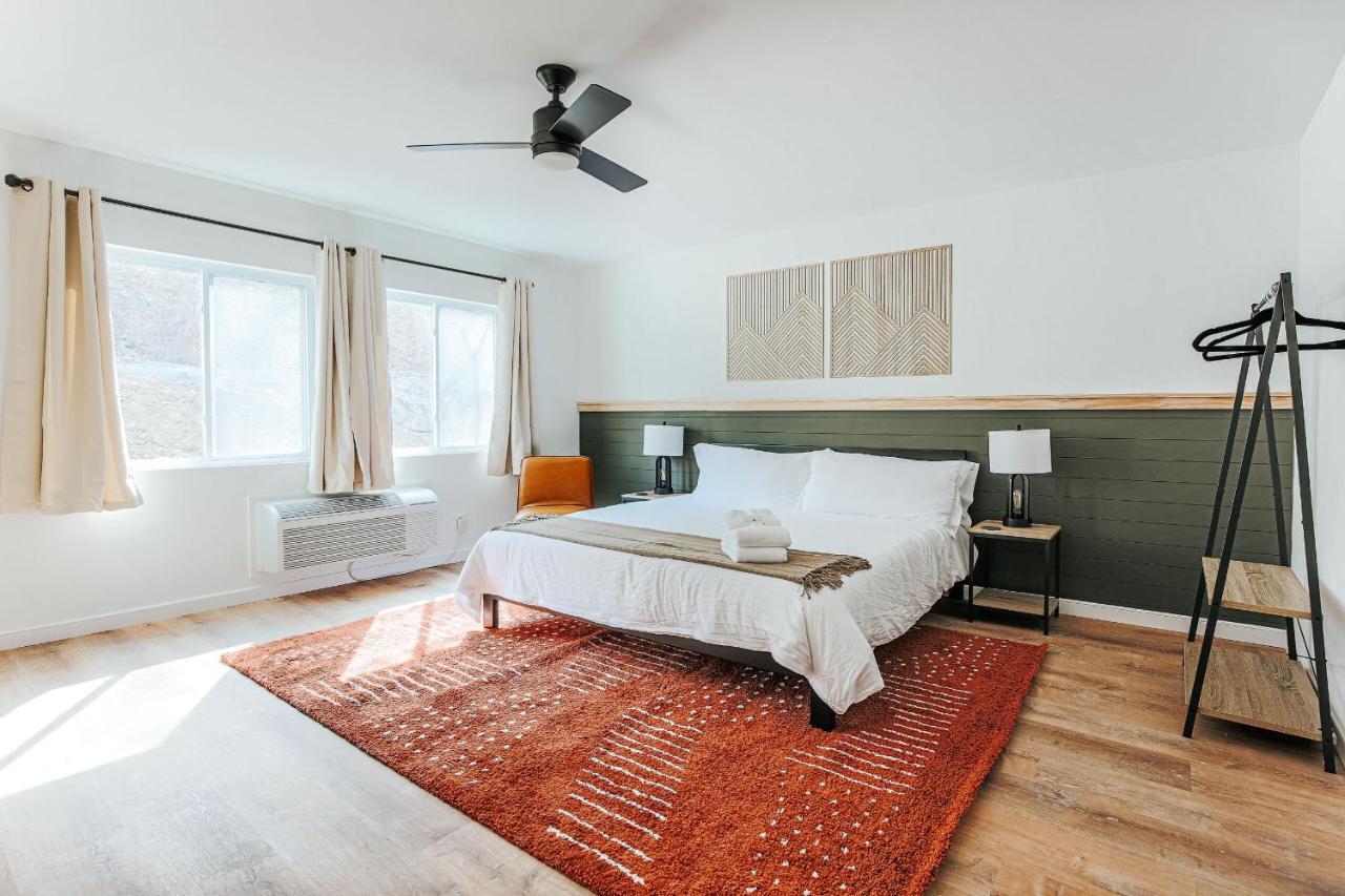 Grey Pine Lodge Waynesboro Room photo